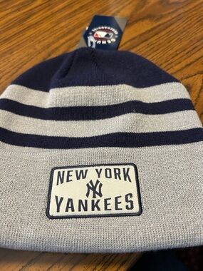 Fanatics New York Yankees Gray and Navy Beanie Hat